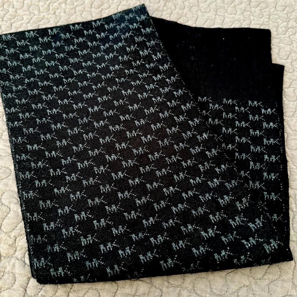 Micheal Kors knit scarf